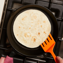 Old El Paso flour tortillas pack with 8 soft wraps, ideal for fajitas, burritos, and quesadillas in a multipack.
