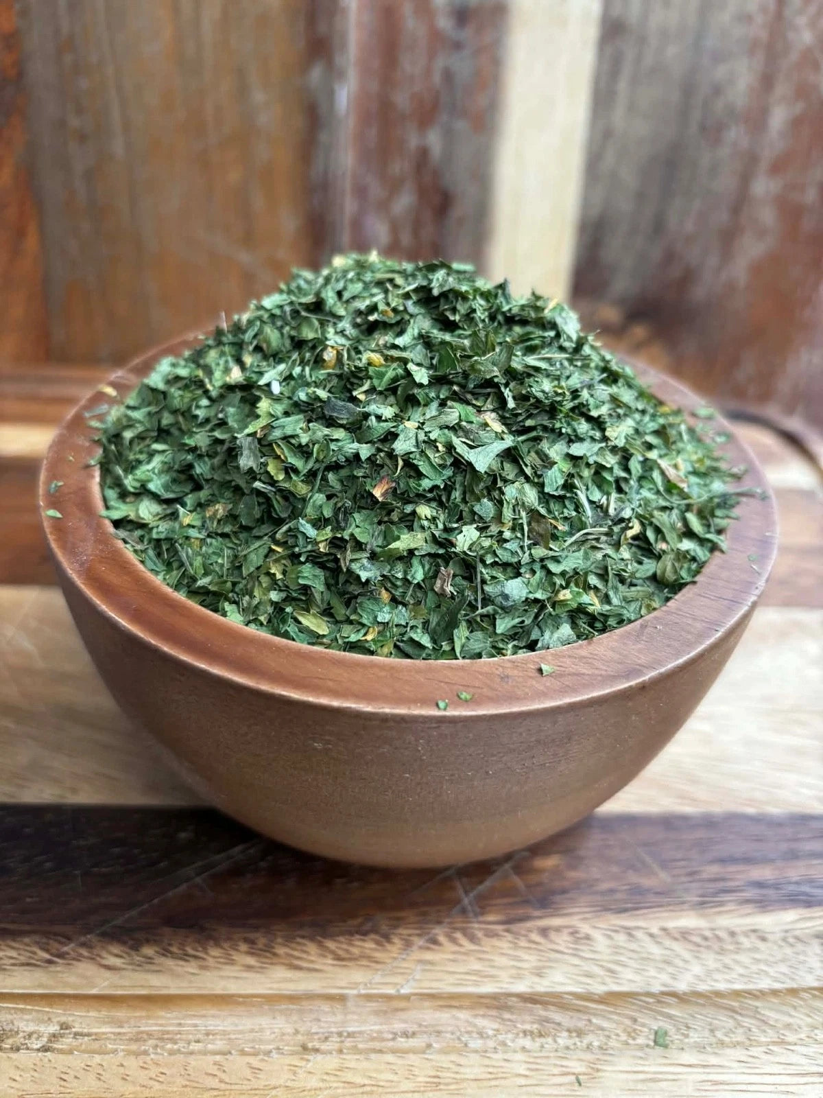 Dried parsley leaves 1kg from Reign Goods, premium herb for cooking, sauces, and seasoning in a clear container.