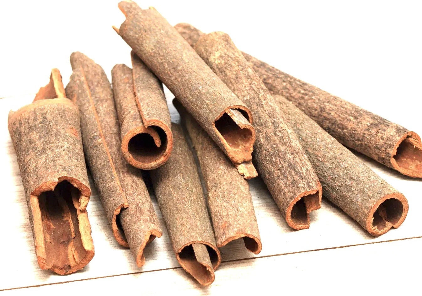 Supreme Cinnamon Sticks 1kg, whole cassia quills, long spice sticks for cooking and baking, natural and aromatic spice product.