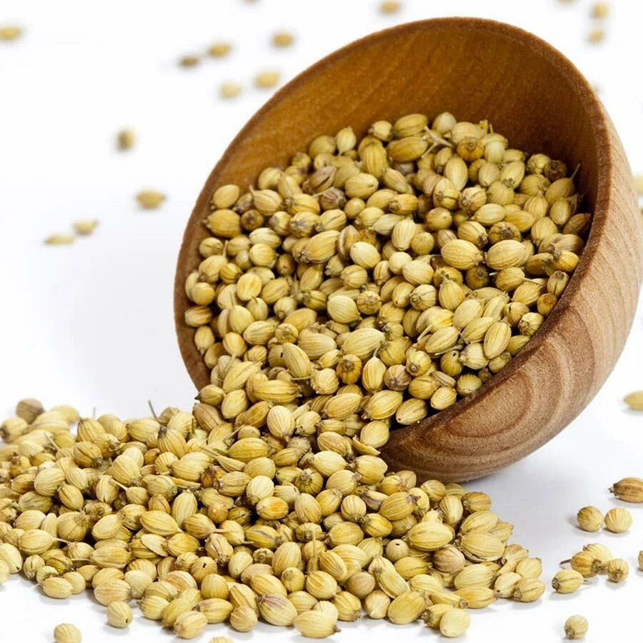 Whole dried Supreme coriander seeds in a 700g package, ideal for cooking and spice blends in spice and herb recipes.